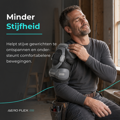 Man draagt de Aero Flex Pro om zijn schouder om stijfheid in het gewricht te verminderen